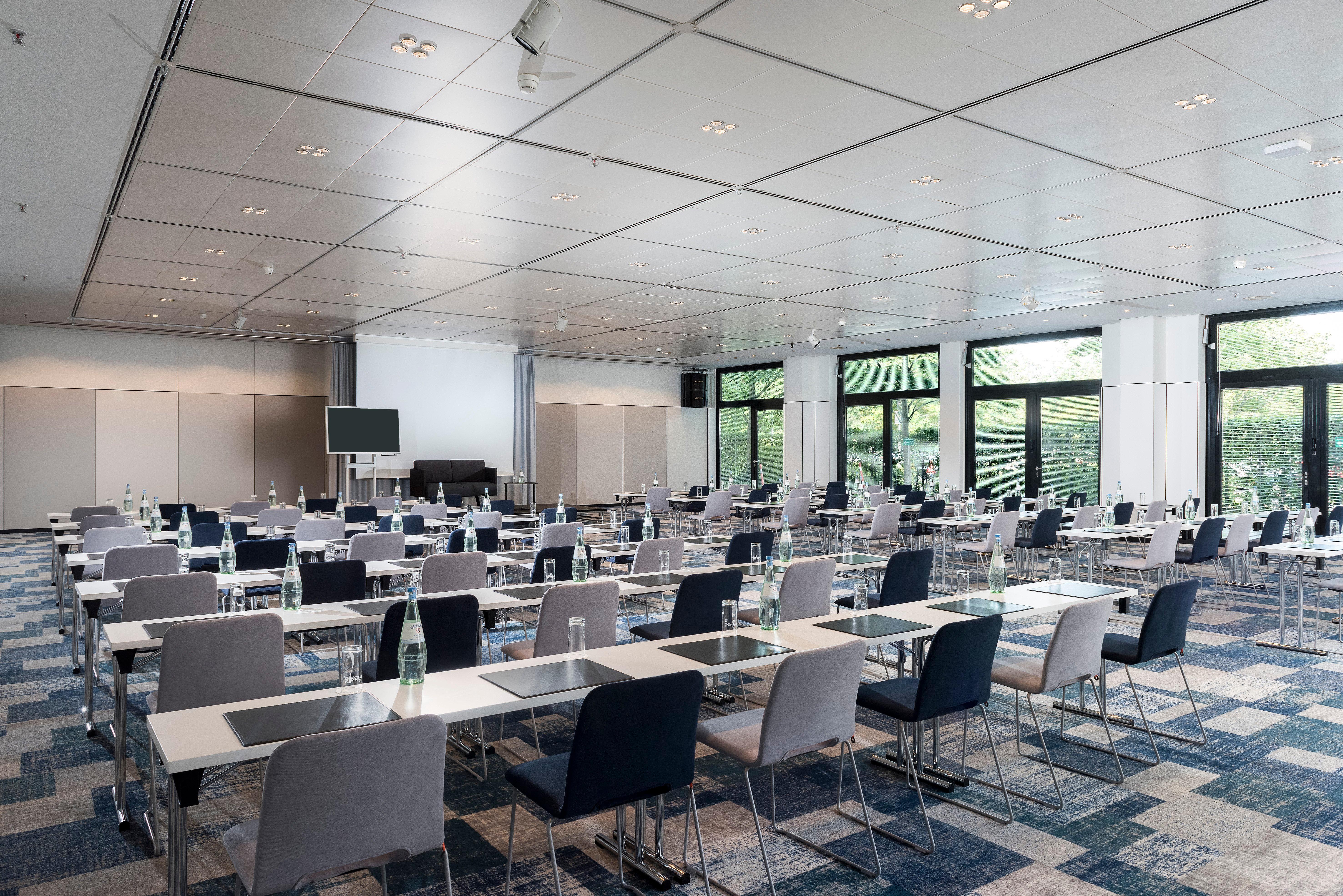 Holiday Inn Berlin City-West By Ihg Business photo